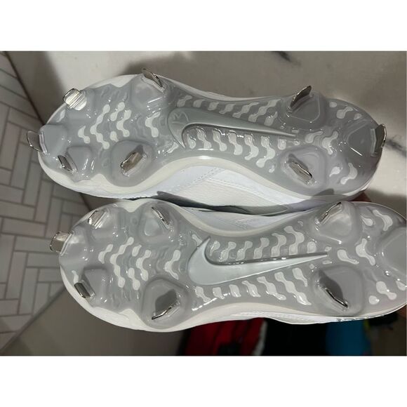 Women's Size 7 Nike  Hyper diamond 4 Elite Softball Cleat CZ5917-100 - Picture 8 of 8